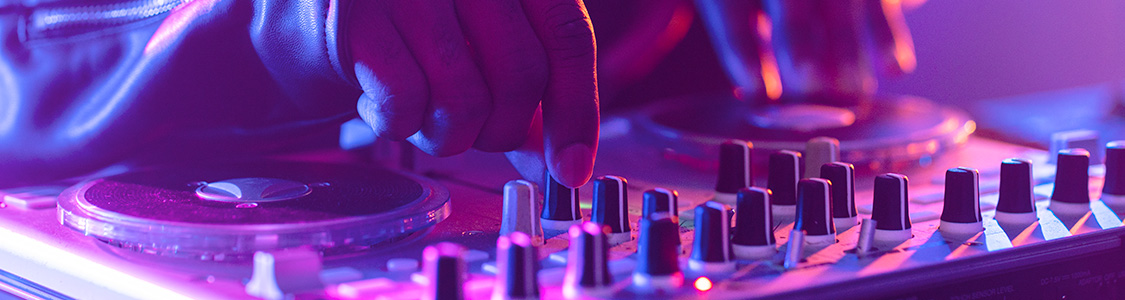 Mobile - Plaquette DJ professionnel pour mariage, soirée privée et événement d’entreprise avec animation musicale sur mesure.